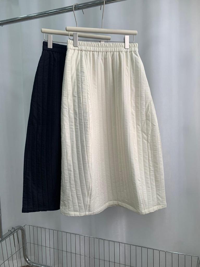 Minimalist Quilted Warm Pleated Cotton Midi Skirt in Dark Horse