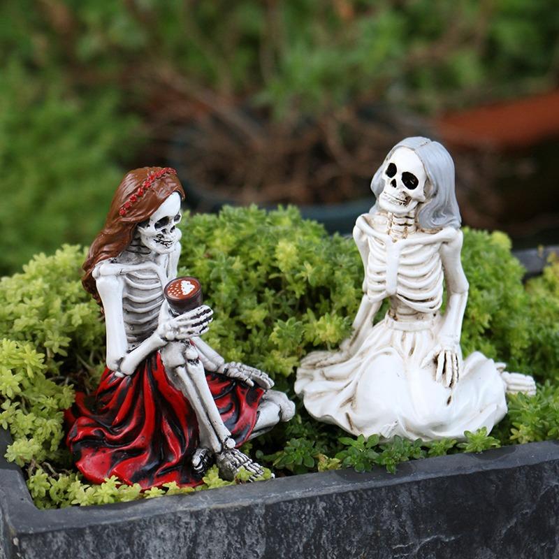 Skeleton Sisters Statue Decoration for Home Tabletop, Resin Skeleton Girl Halloween Decoration Handicraft