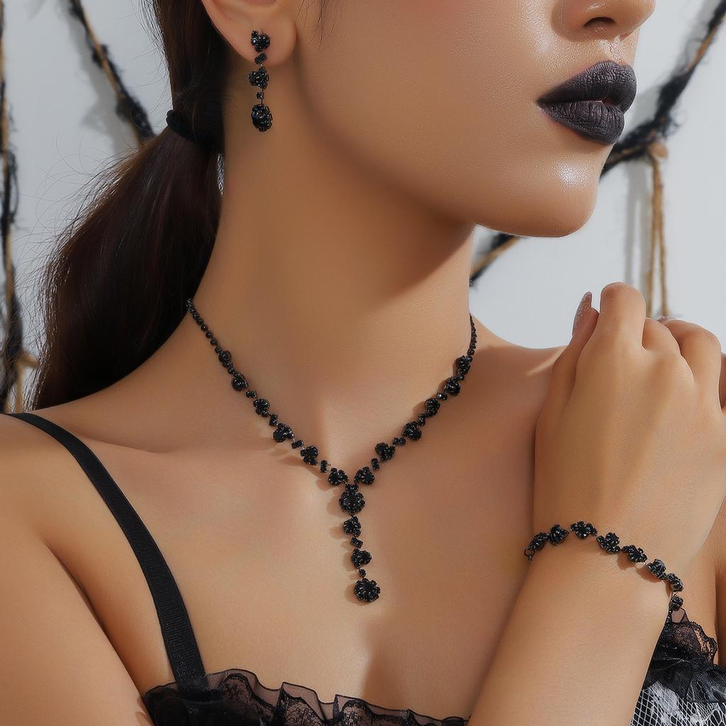 High-end Luxury Sparkling Crystal Necklace Earrings, Bracelet Set, Catwalk Performance Necklace Earrings.