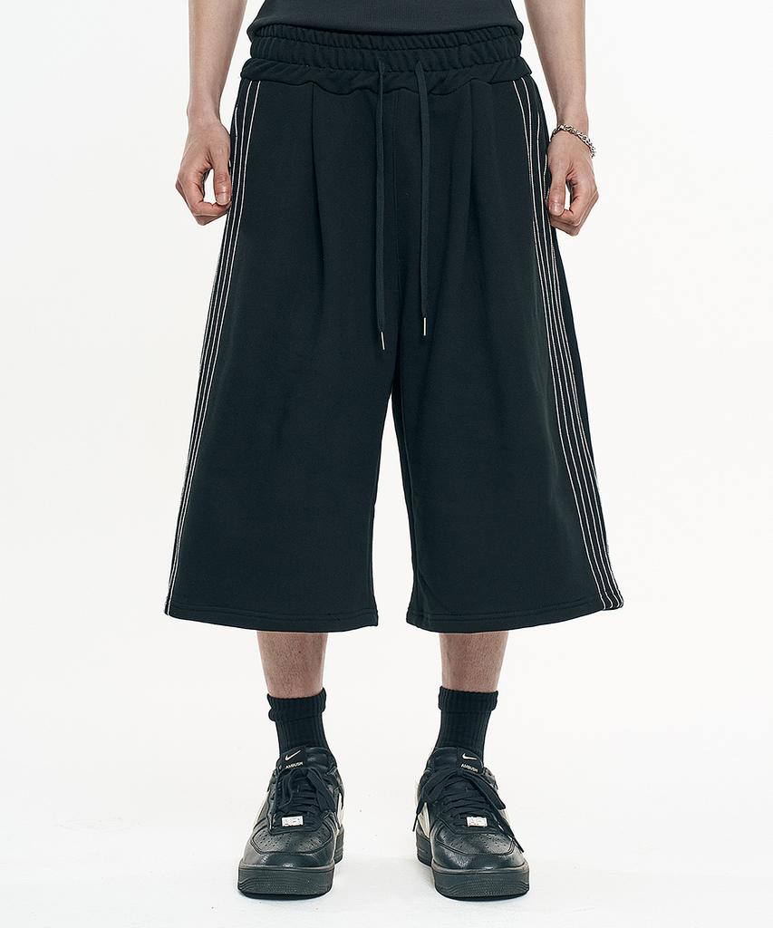 EASY NO EASY One-Pleat Bermuda Sweatpants - Black