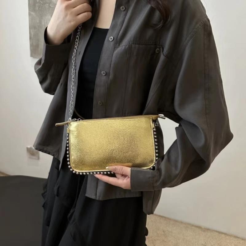 A Stylish And Thin Envelope Handbag With A Retro Chain Suitable For Ladies To Carry On One Shoulder Or Crossbody.