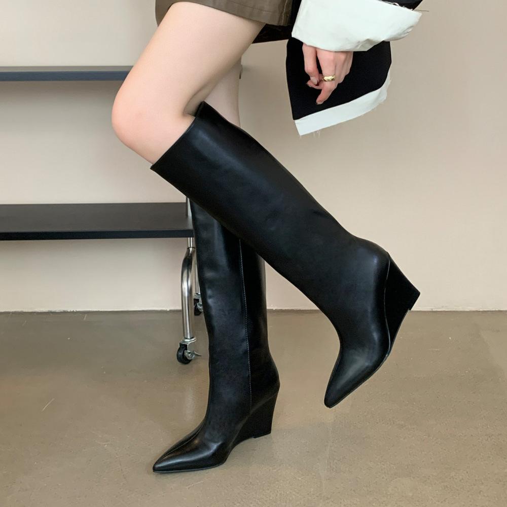 

Ботинки 2025 зима новые универсальные модные ветрозащитные ботинки на танкетке детские, но до колена женские кожаные ботинки 39 чёрный