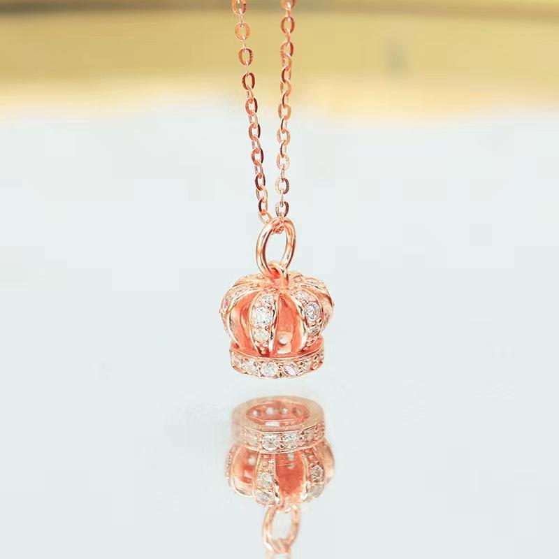 Crown Pendant Necklace for Women's Retro Hollow Diamond Inlay Design Palace Style Fashion Simple Sweater Collarbone Chain