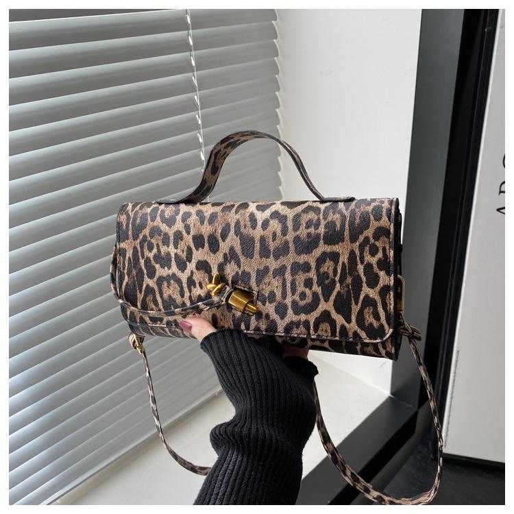 High-end Foreign Style Leopard Print Underarm Bag Women's 2025 New Fashion European and American Retro Commuting Oblique Span Small Square Bag