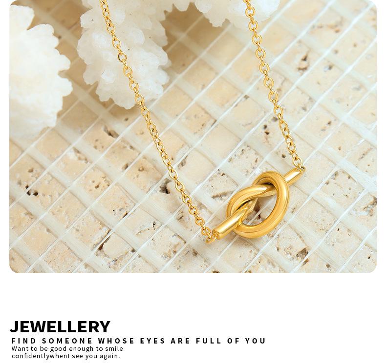 Korean Sweetheart Heart-Shaped Pendant Necklace for Women, 18K Gold-Plated Titanium Steel Clavicle Chain