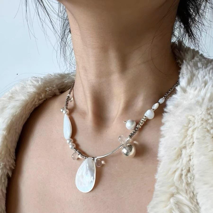 White Beauty Letní dámský ručně vyráběný korálkový náhrdelník - Limitovaná edice Originální design Klíční kostní řetízek