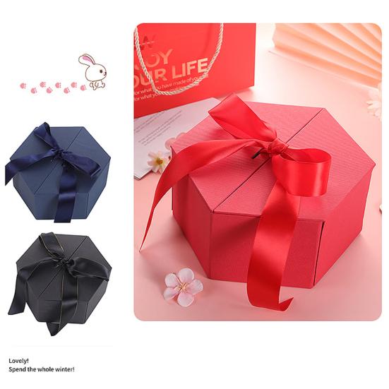 Aufbewahrungsbox, festlich, exquisite Geschenkbox, kompakt, hübsche Verpackung mit kleinem Häschen zum Jubiläum