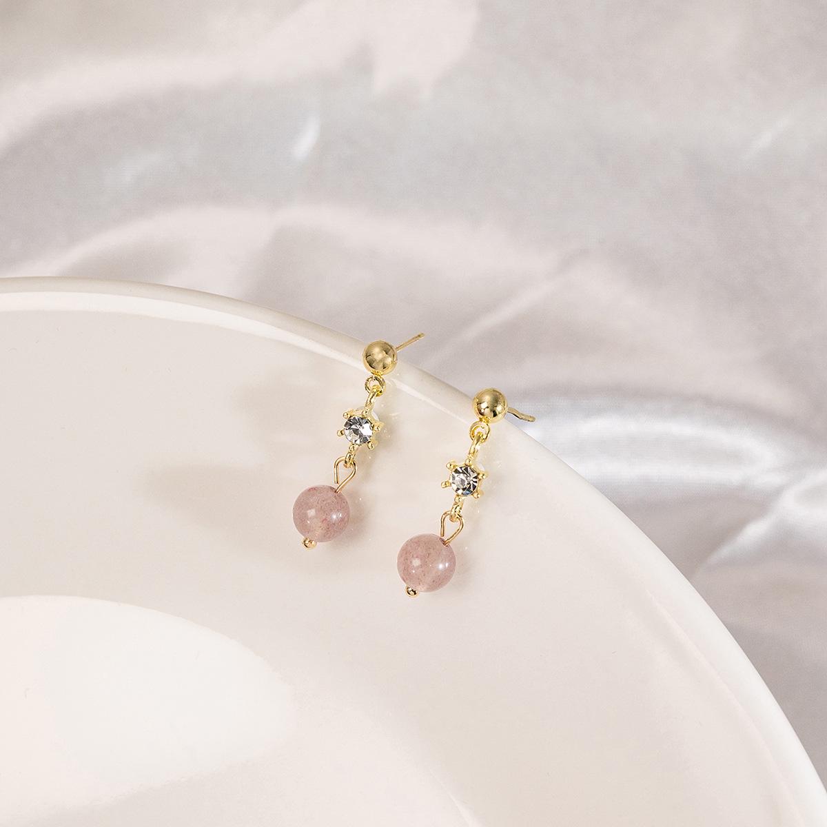 

Silver Needle Strawberry Crystal & Diamond-Studded Geometric Earrings - Exquisite, Simple & Versatile Studs for Women