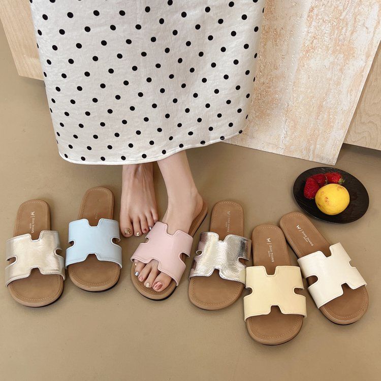 Französische kleine coole Hausschuhe mit flachem Boden Damenschuhe Mode Oberbekleidung 2025 neu Sommer Rock Strand Sandalen