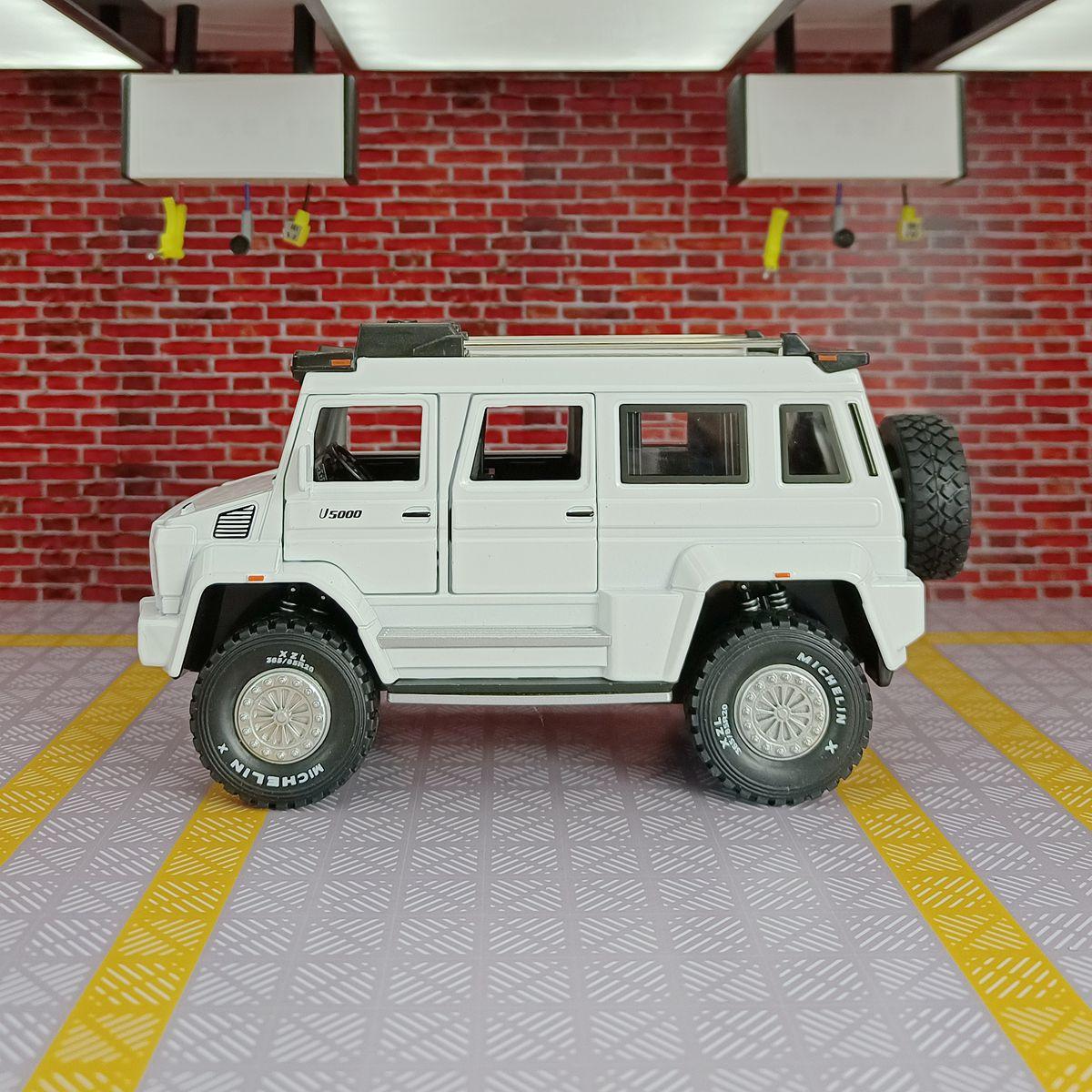 

simulate Mercedes-Benz Unimoc U5000 alloy car model has simulated sound and lighting functions, rich details, fine workmanship белый