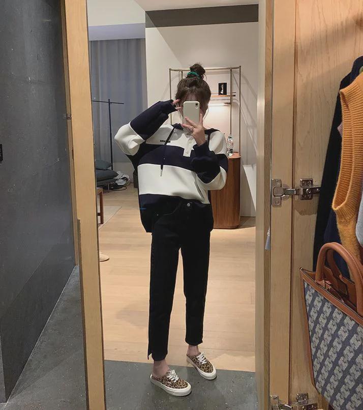 Stylish Cotton Maternity Suit: Belly-Concealing Hooded Pullover with Contrasting Colors