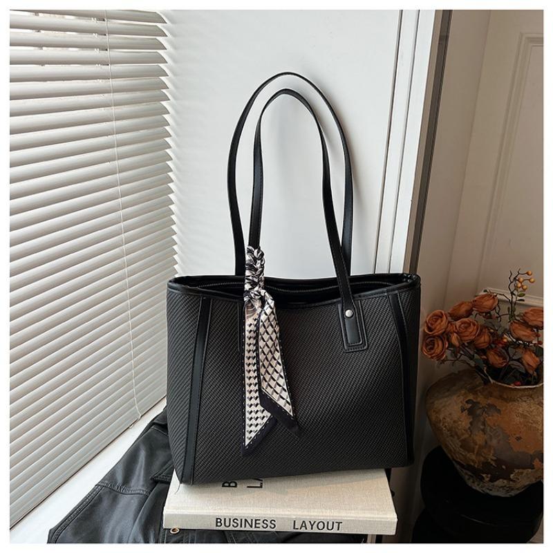 

Повседневная сумка большой вместимости женская новая модная сумка-тоут контрастного цвета простая на плечо портативная сумка для поездок на работу чёрный