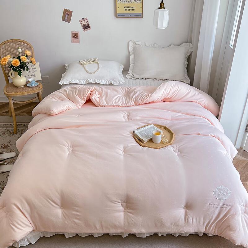 

Hengyuanxiang Nine Roses Comfort Quilt