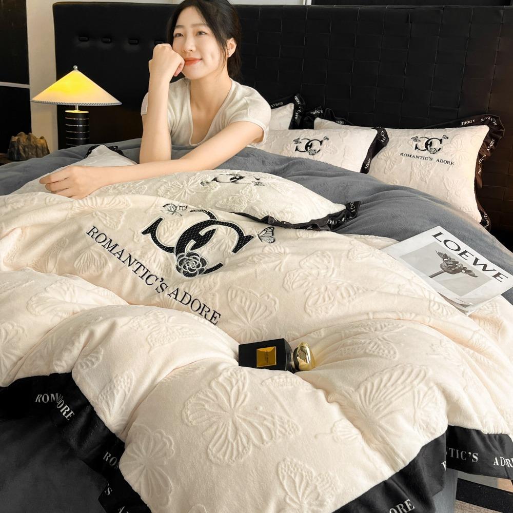 Winter Thickened Carved Milk Velvet Four-Piece Set with Luxurious Embroidery and Wide-Edge Bed Sheet and Duvet Cover