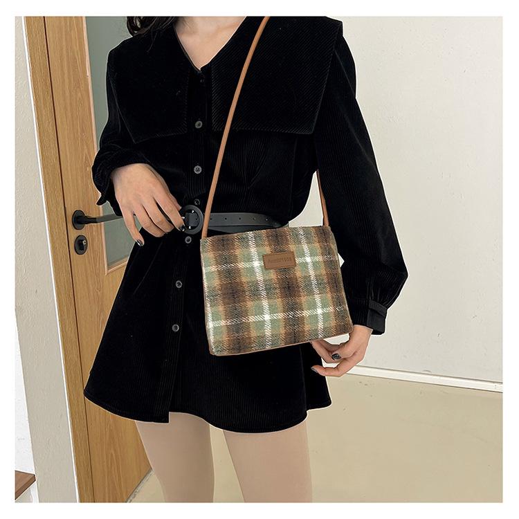 2024 Women's Retro Plaid Woolen Crossbody Bucket Bag - Large Capacity Autumn/Winter Shoulder Tote