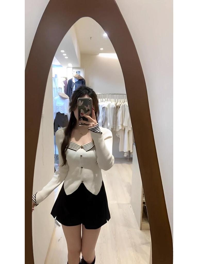 Damen Französisch Chic Oberteile mit quadratischem Kragen: Nischendesign, Frühherbst-Stil, High-End, Schlanke & Weiche Pullover