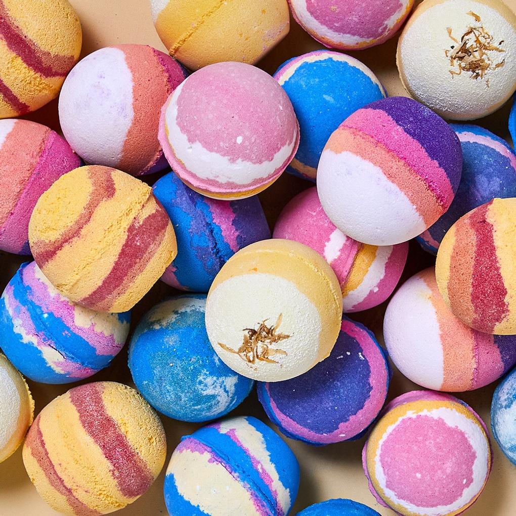 Day Spa Cosmic Bath Bomb_La Vie En Rose_AR0722039