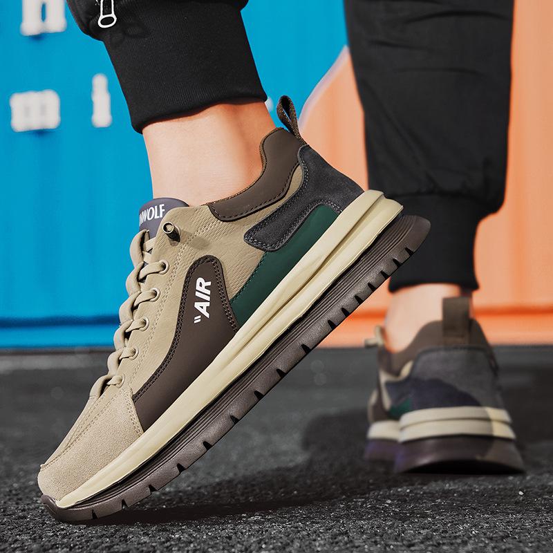 Men's Retro Casual Leather Running Shoes - Lightweight and Soft Sole for Autumn and Winter.