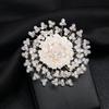Vintage atmospheric corsage handmade crystal snowflake brooch women's evening banquet dress high-end luxury elegant pin accessories