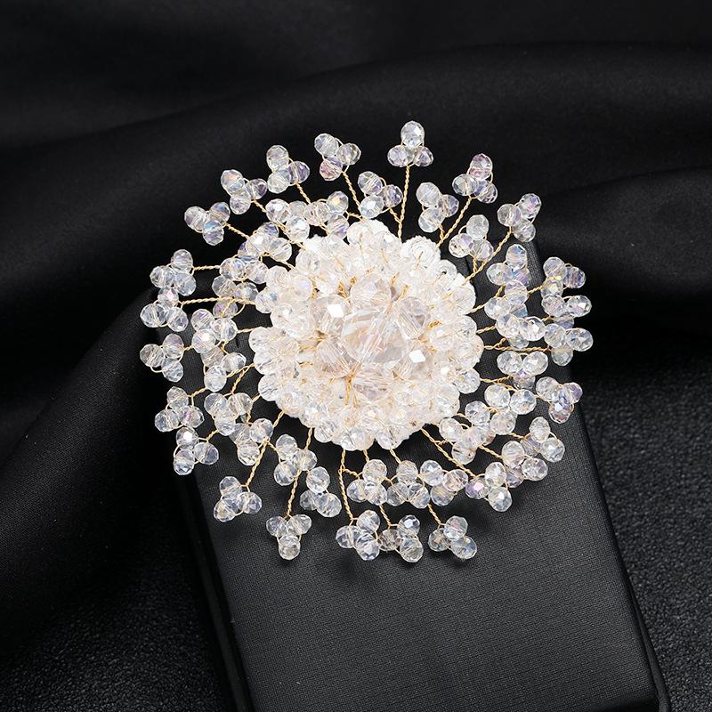 Vintage atmospheric corsage handmade crystal snowflake brooch women's evening banquet dress high-end luxury elegant pin accessories