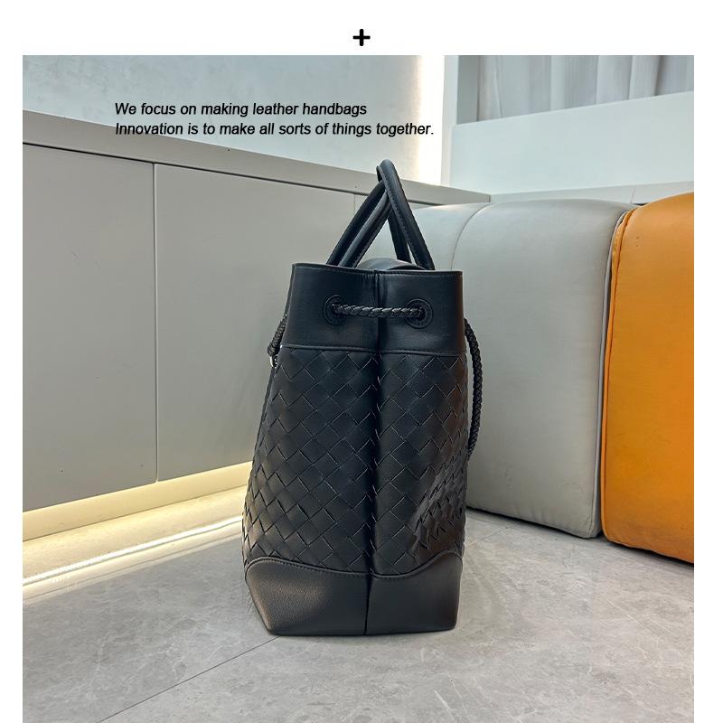 Cross-border  family autumn and winter explosive crossbody bag women's high-end handbag pure hand-woven large-capacity tote bag