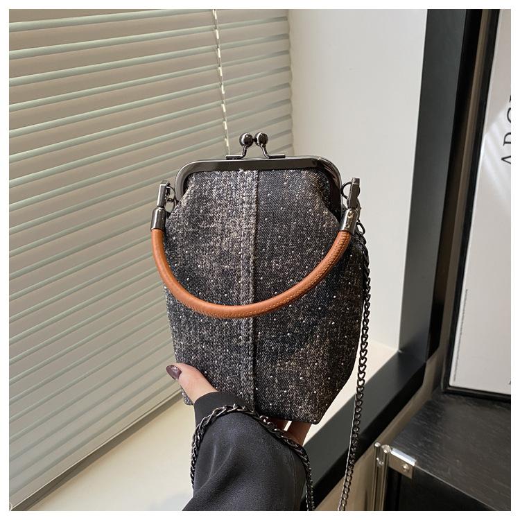 2025 new denim literary large-capacity chain lock vertical portable messenger mobile phone bag
