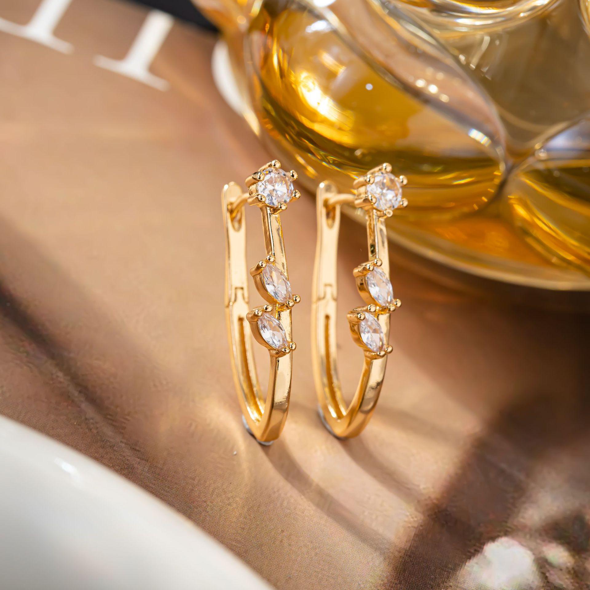 Textured Metal Leaf Element Zircon Earrings: Women s Luxury Ear Cuffs