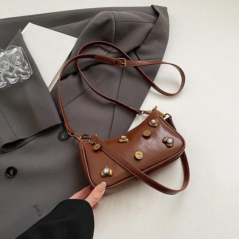 

Симпатичные маленькие сумки через плечо с бриллиантами в дизайне для женщин, сумка из искусственной кожи под мышками, модные сумки и кошельки 2023 года кофейный