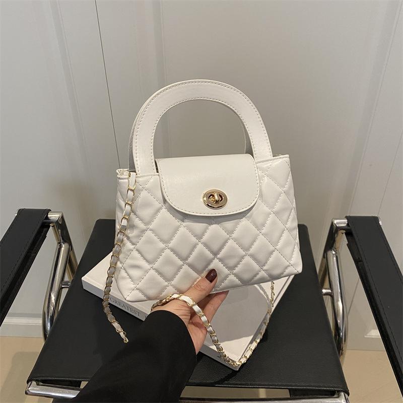 2025 Korean simple diamond small fragrant wind women's bag chain small bag, fashionable messenger hand carry portable messenger bag