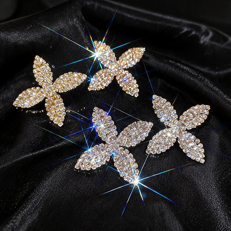European & American Luxury Rhinestone Clover Stud Earrings - Elegant Silver Needle Design for Women