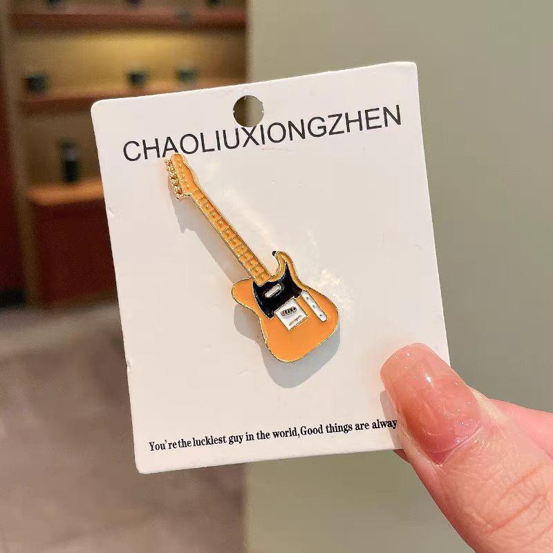 Vintage Guitar Metal Badge: Music-Themed Brooch for Clothes & Bags