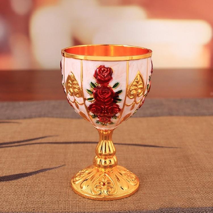 Artistic Zinc Alloy Alcohols Glass With Luxurious Embossed Detailing Retro Art Wine Glass For Wine Tasting Event