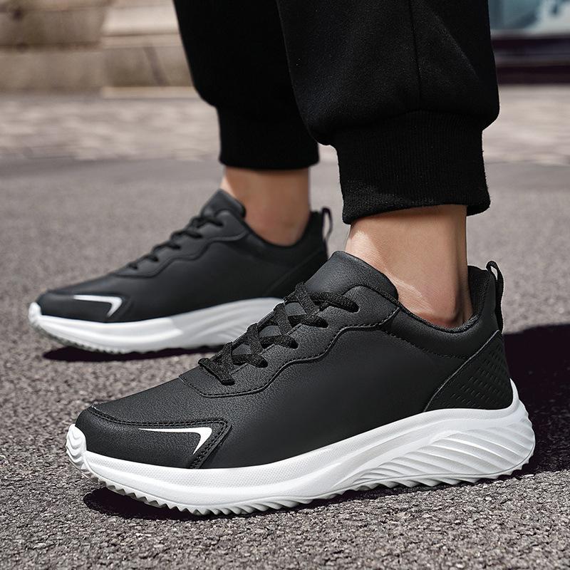 New Autumn Sports Fashion Trend Lightweight Sports Black Casual Shoes Versatile Soft-soled Shoes Lightweight