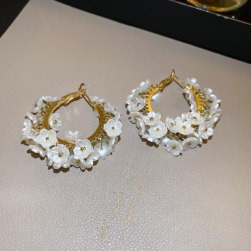 Elegant Pearl Petal Tassel Earrings - High-End, Versatile Design with a Touch of Luxury