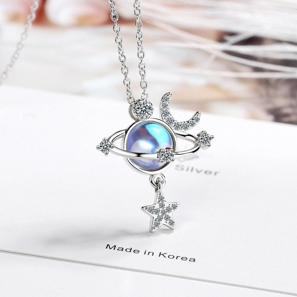 Delicata collana con pietra di luna, ciondolo a forma di mezzaluna, collana in oro bianco minimalista, gioiello celeste, pietra portafortuna di giugno, regalo di anniversario per lei - Italia