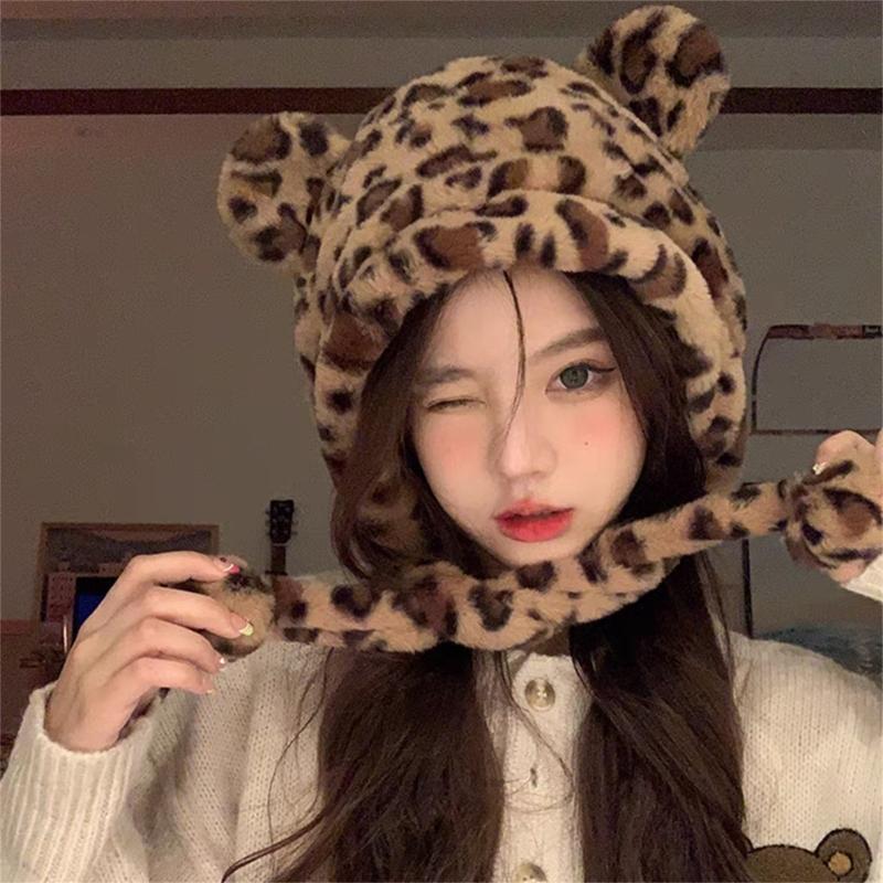 Modische Leopard Bärenohren Uschanka Mütze für verschiedene Kopfgrößen Winter Herbst Verdickte Pullover Beanie Mütze für Freizeit Reisen