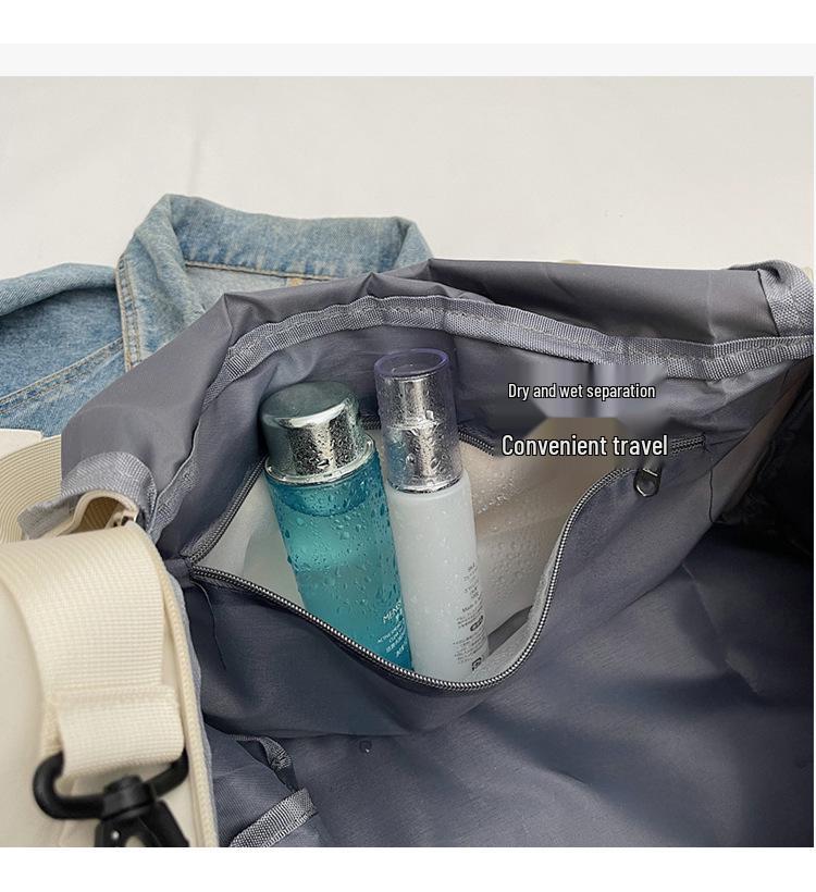 Large Capacity Waterproof Lightweight Travel Bag for Men and Women - Fashionable Handheld Storage for Short Trips and Sports.