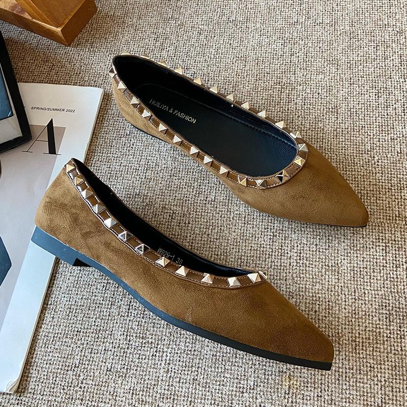 W929-1 Niete 2025 Herbst neue französische Ballerinas Temperament Innenhöhenerhöhung spitze Einzelchuhe vielseitige Pendler-Damen