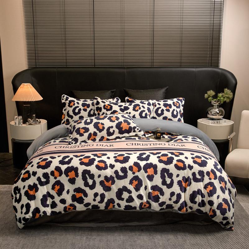 Fashion Leopard Milk Velvet Duvet Cover Girls Women Bedroom Queen King Comforter Cover Without Pillowcase Gray Quilt Covers 1Pc