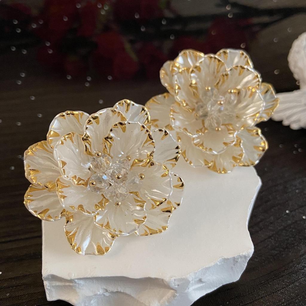 Pendientes de botón de flor blanco perla: Joyería Elegante para Boda en la Playa