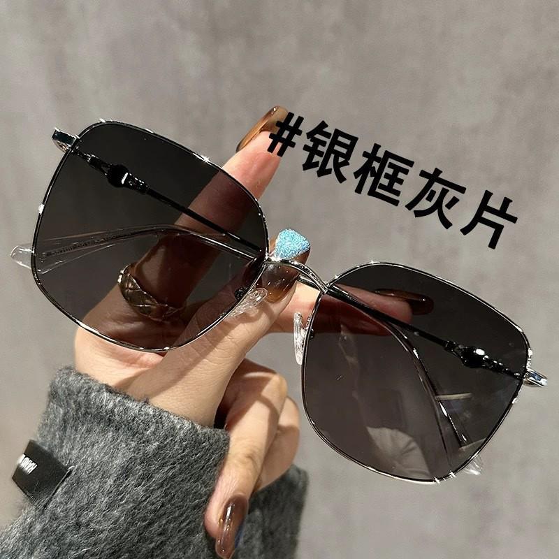 Women's Ultra-light Large Frame Gold Wire Sunglasses with Tea-colored Lenses - Fashionable Sun Protection for Big Faces