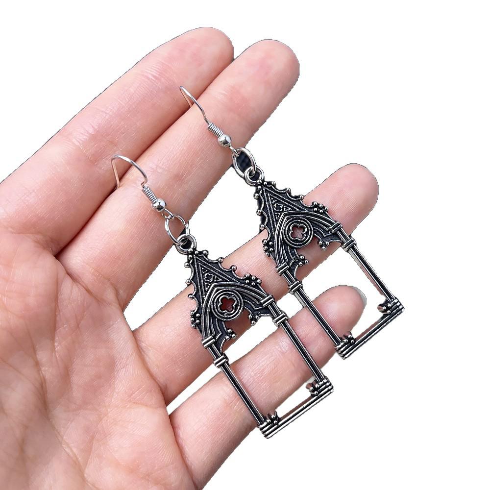 Cercei Retro Castelu Gol cu Cruce: Accesorii creative, exagerate pentru festivaluri pentru femei.