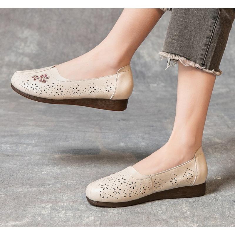 2.5cm Spring and Summer New Mother Sandals Flat Non-slip Hollow National Wind Breathable Women's Shoes