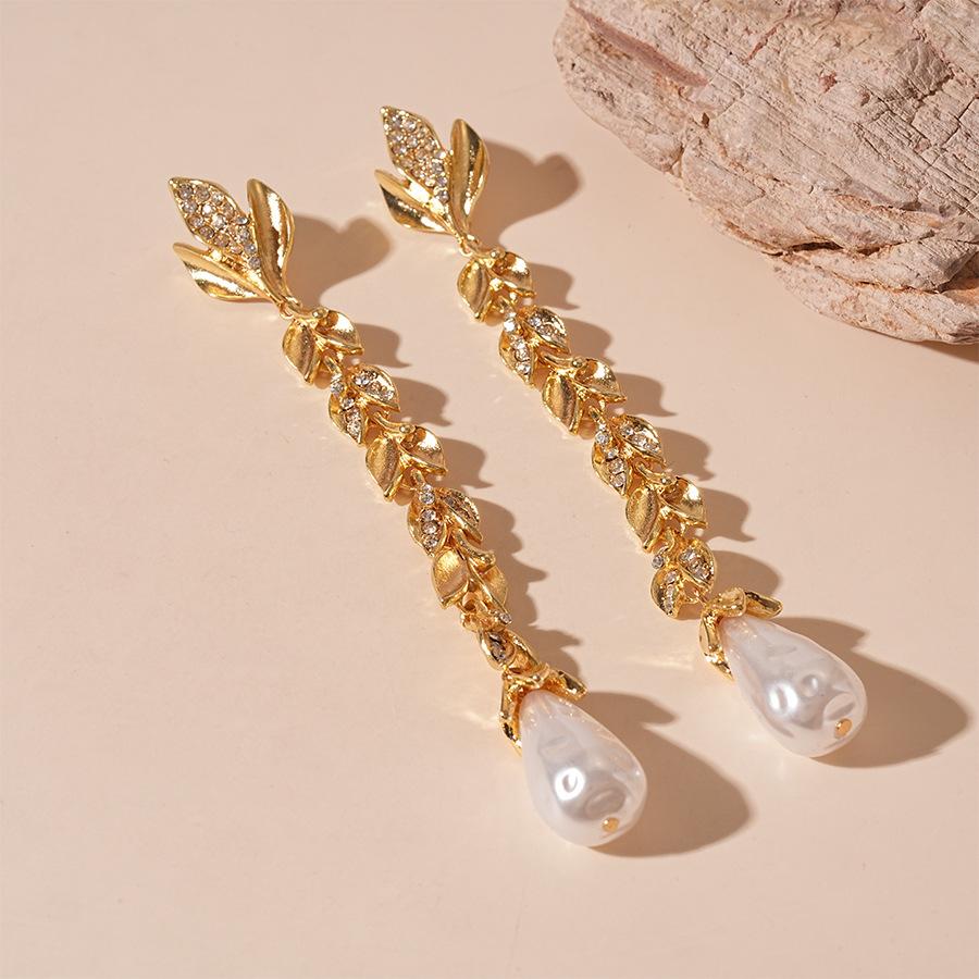 Metallic diamond-set flower leaf imitation bead silver needle earrings personalized long fringed temperament earrings