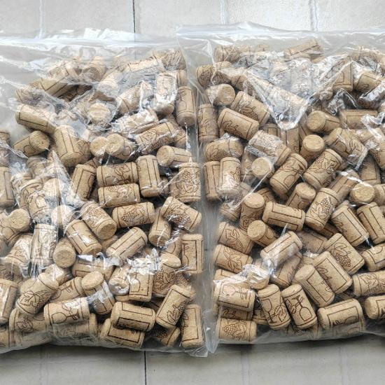 Hochdichte Natur-Synthetik-Korken für Wein- und Champagnerflaschen