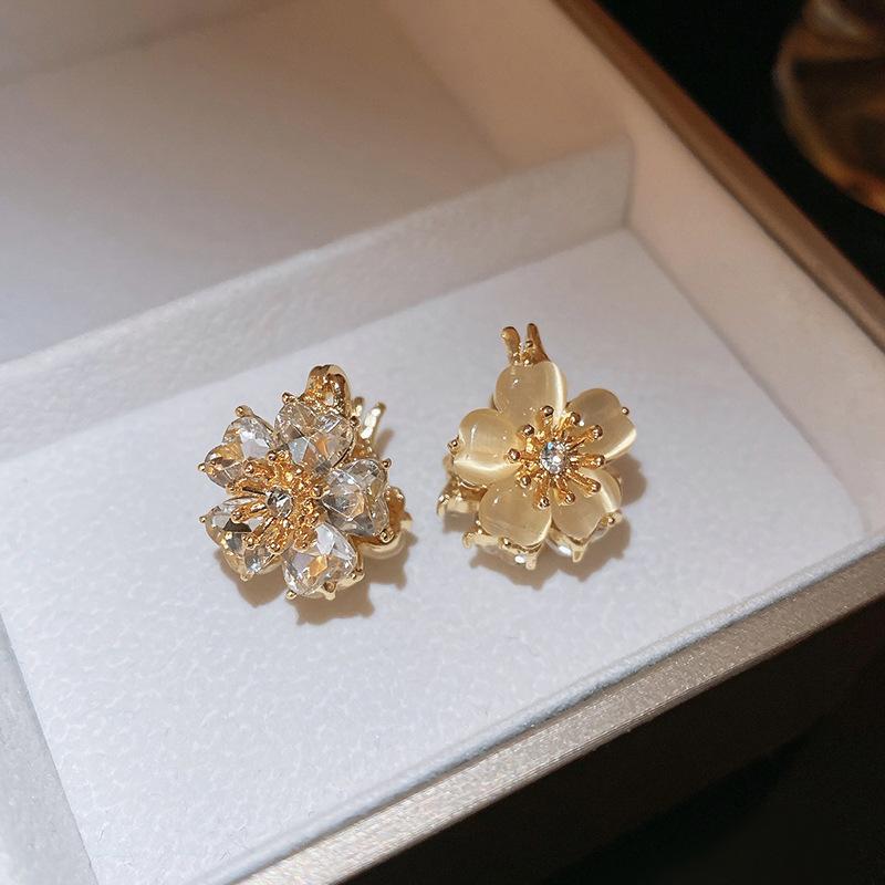 Retro High-End Silbernadel Diamantbesetzte Blumenohrringe, Europäische und Amerikanische Übertriebene Temperamentsohrringe, Leichter Luxus Nischenohrringe