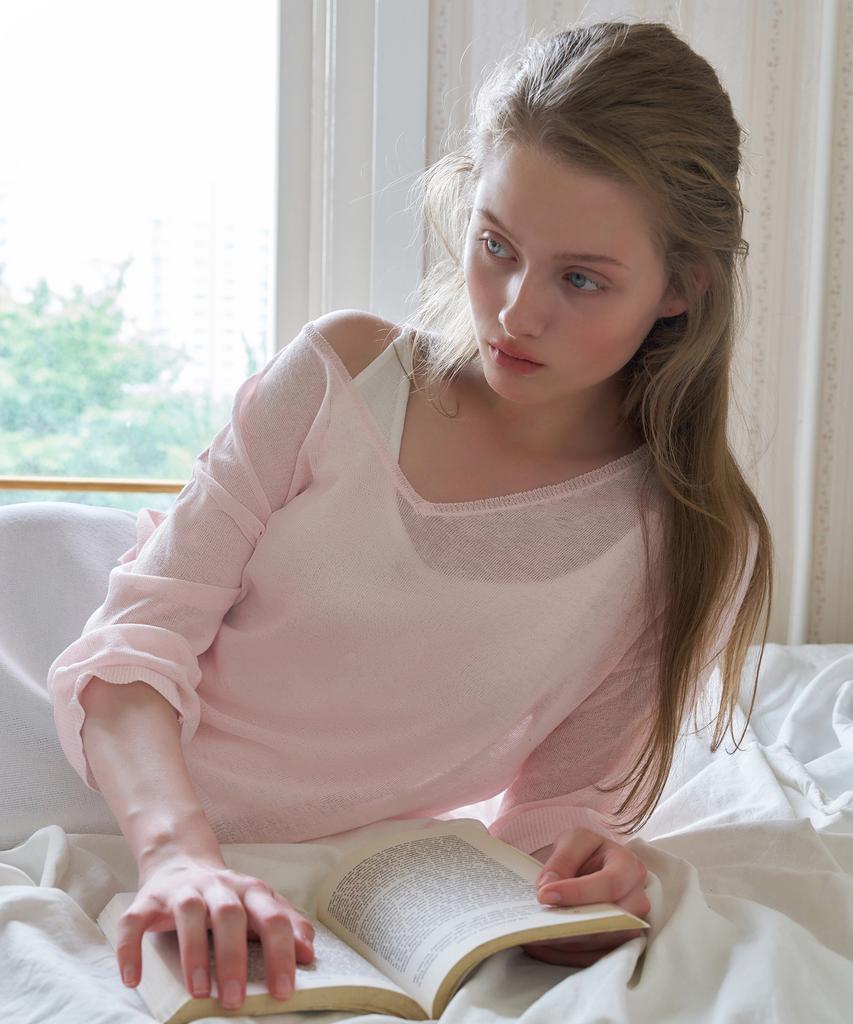 LETTERA V-Neck Linen Half Knit