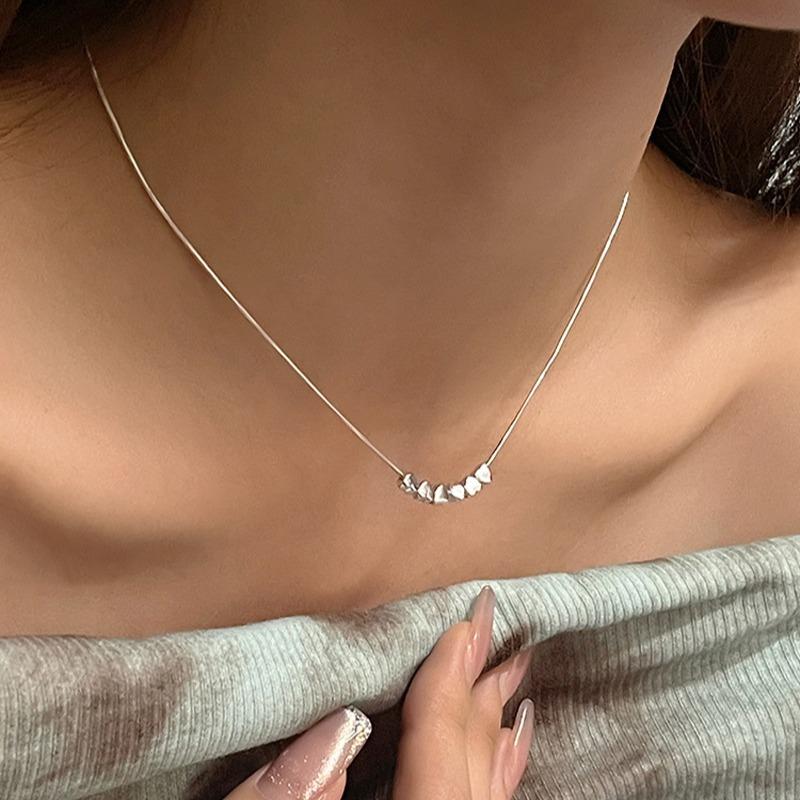 Heart Connected Collarbone Chain Women'S Cold Wind Simple Commute Sweet Three-Dimensional Six Love Necklace