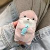 Kawaii Otter mit Fisch Plüschtier Schlüsselanhänger Plüschmaterial Niedliches Design Hängender Anhänger Weiche Haptik Lustiger Anhänger Schlüsselanhänger