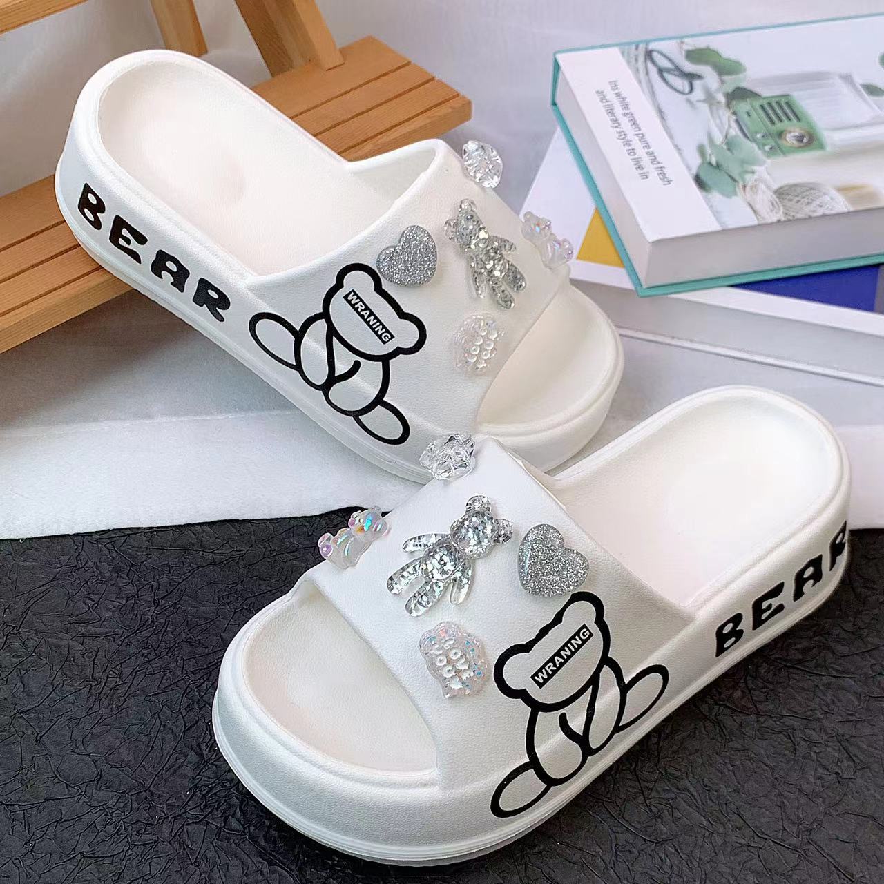 

Новые прозрачные тапочки с мишкой сбоку на толстой подошве, женские весенне-летние тапочки, модные тапочки-шлепанцы 40/41